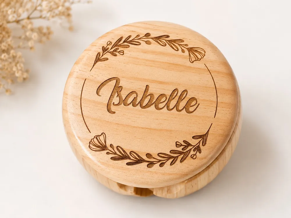 Bol à Laine en Bois Personnalisé – Prénom Gravé, exemple avec le prénom Isabelle