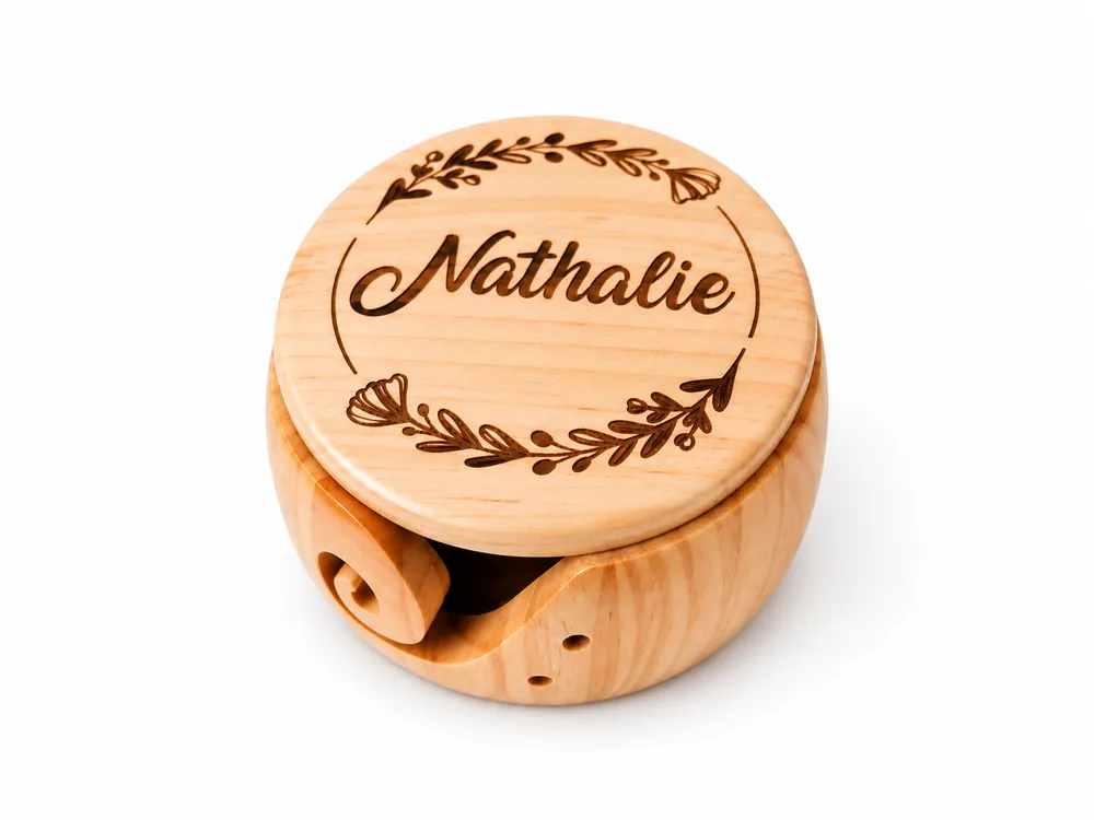 Bol à Laine en Bois Personnalisé – Prénom Gravé, exemple avec le prénom Nathalie