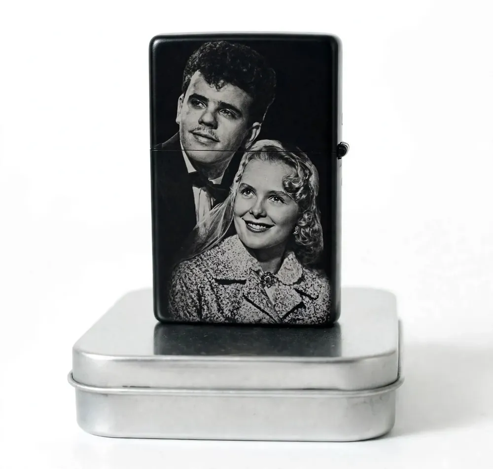 Briquet tempête 100 % personnalisable gravé avec une photo de couple