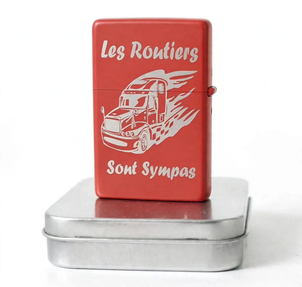 Briquet tempête camion routier personnalisé – prénom gravé, coloris rouge
