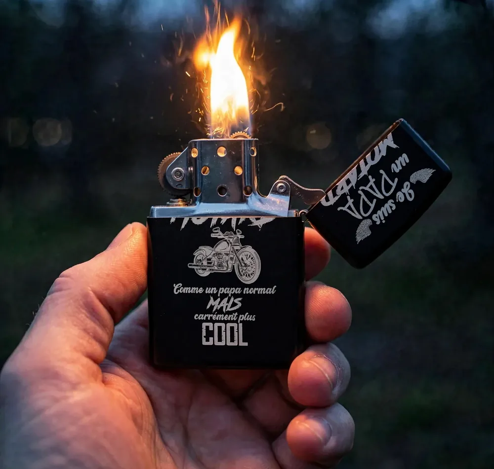 Briquet tempête papa motard personnalisé – prénom gravé, allumé