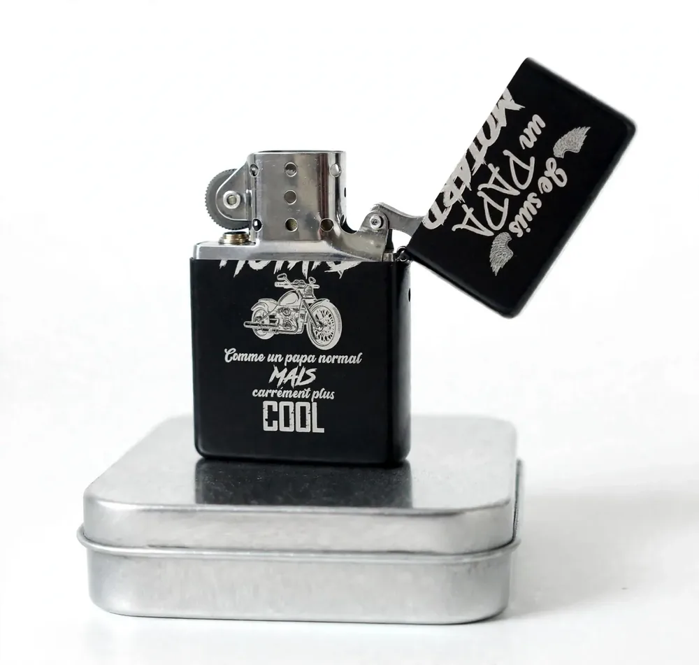 Briquet tempête papa motard personnalisé – prénom gravé, ouvert