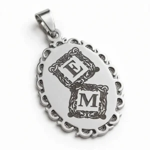 Médaillon Pendentif Personnalisé – 2 Initiales I LOVE YOU, finition argentée, vue recto